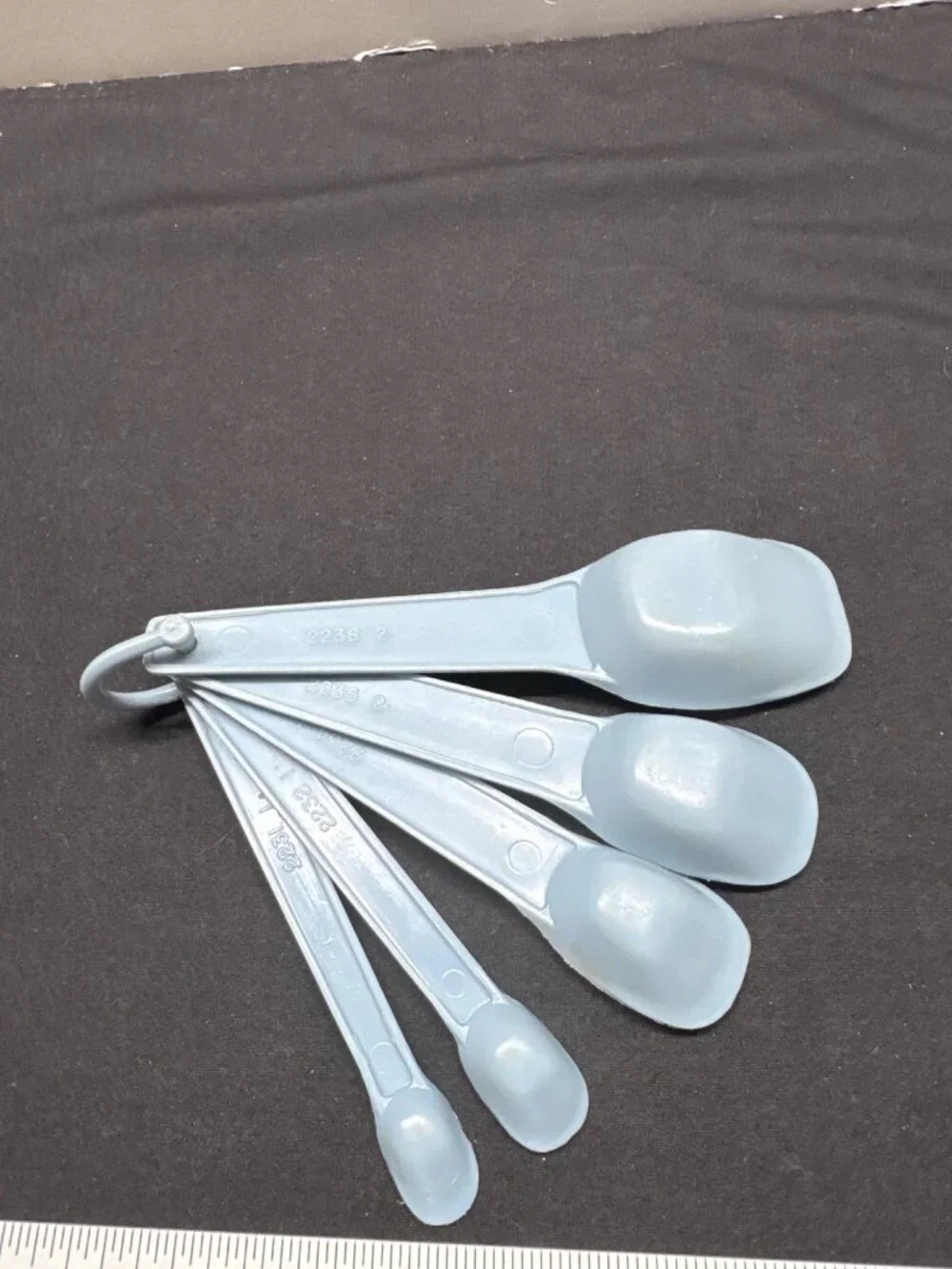 VTG Rubbermaid Lt Blue Plastic Measuring Spoons 1 Tablespoon - 1/8 Teaspoon Ring
